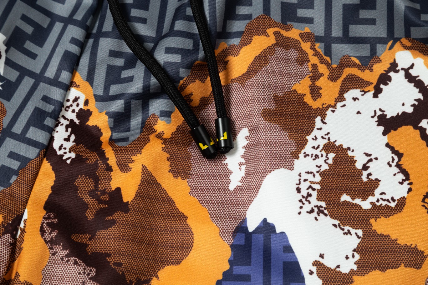 【FENDI 公式旗艦店】フェンディ ショートパンツご好評に付き再入荷 24624-BRAND OFF
