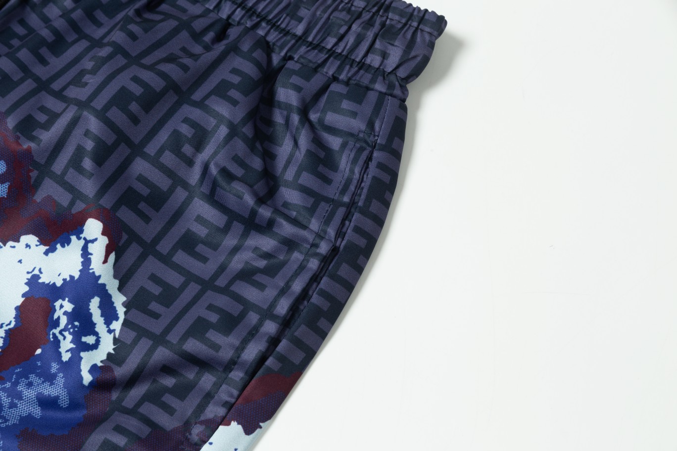 【FENDI 公式旗艦店】フェンディ ショートパンツご好評に付き再入荷 24624-BRAND OFF
