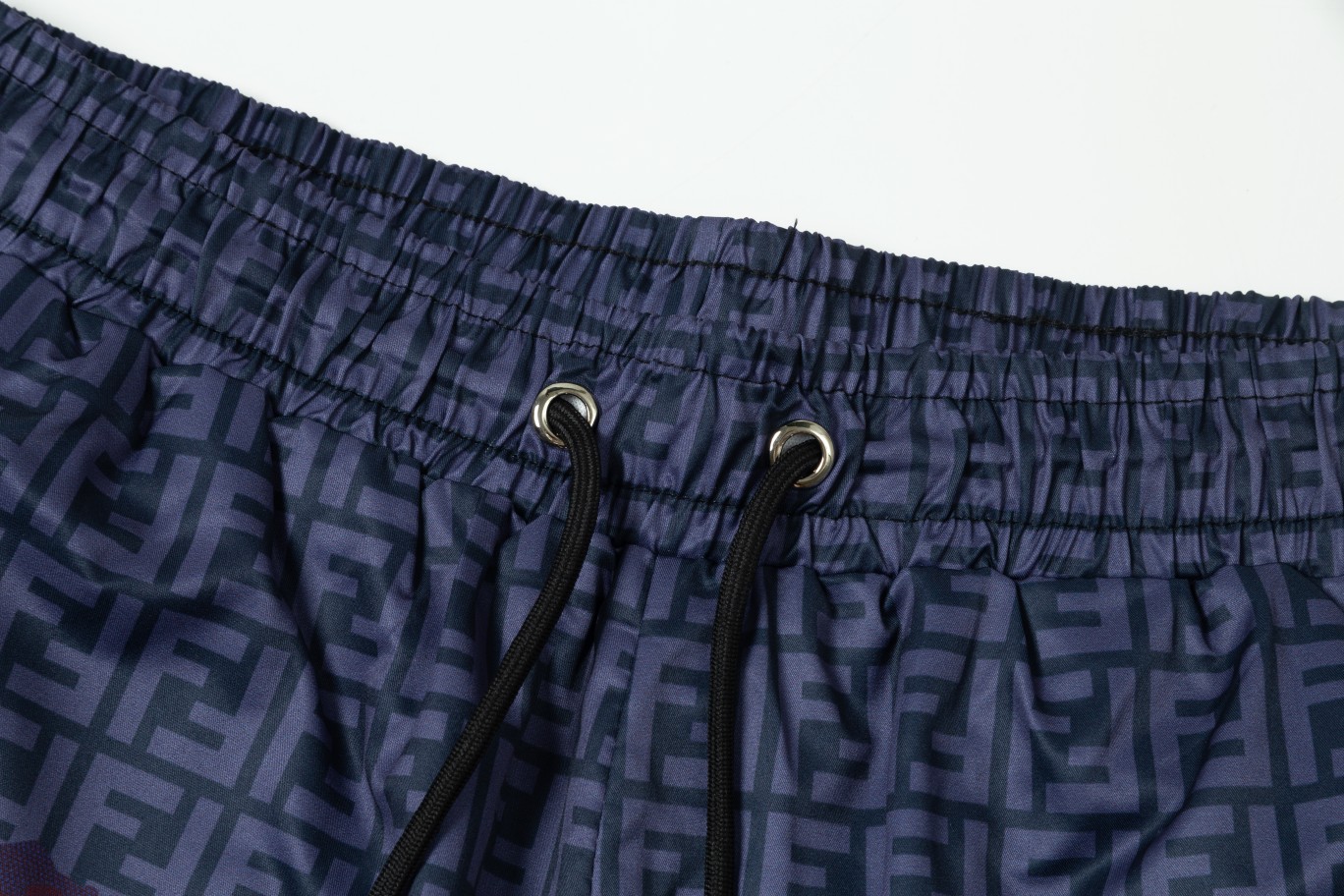 【FENDI 公式旗艦店】フェンディ ショートパンツご好評に付き再入荷 24624-BRAND OFF
