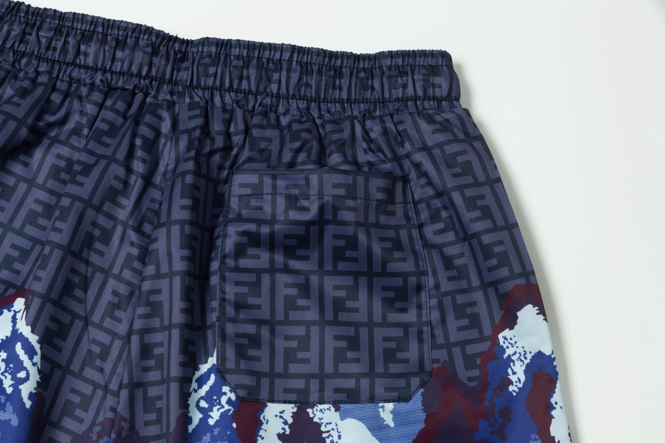 【FENDI 公式旗艦店】フェンディ ショートパンツご好評に付き再入荷 24624-BRAND OFF