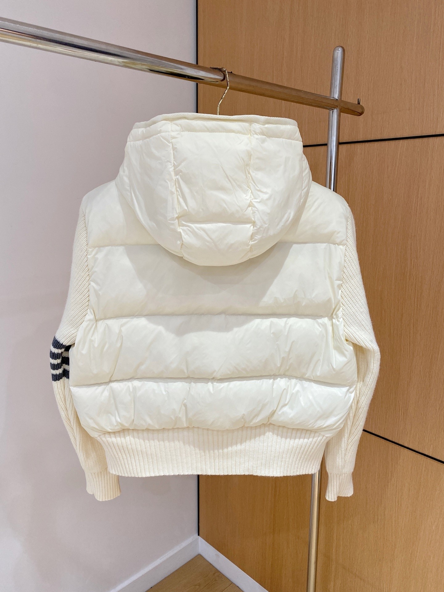 【MONCLER 公式旗艦店】モンクレール ダウンジャケット ご好評に付き再入荷！-BRAND OFF