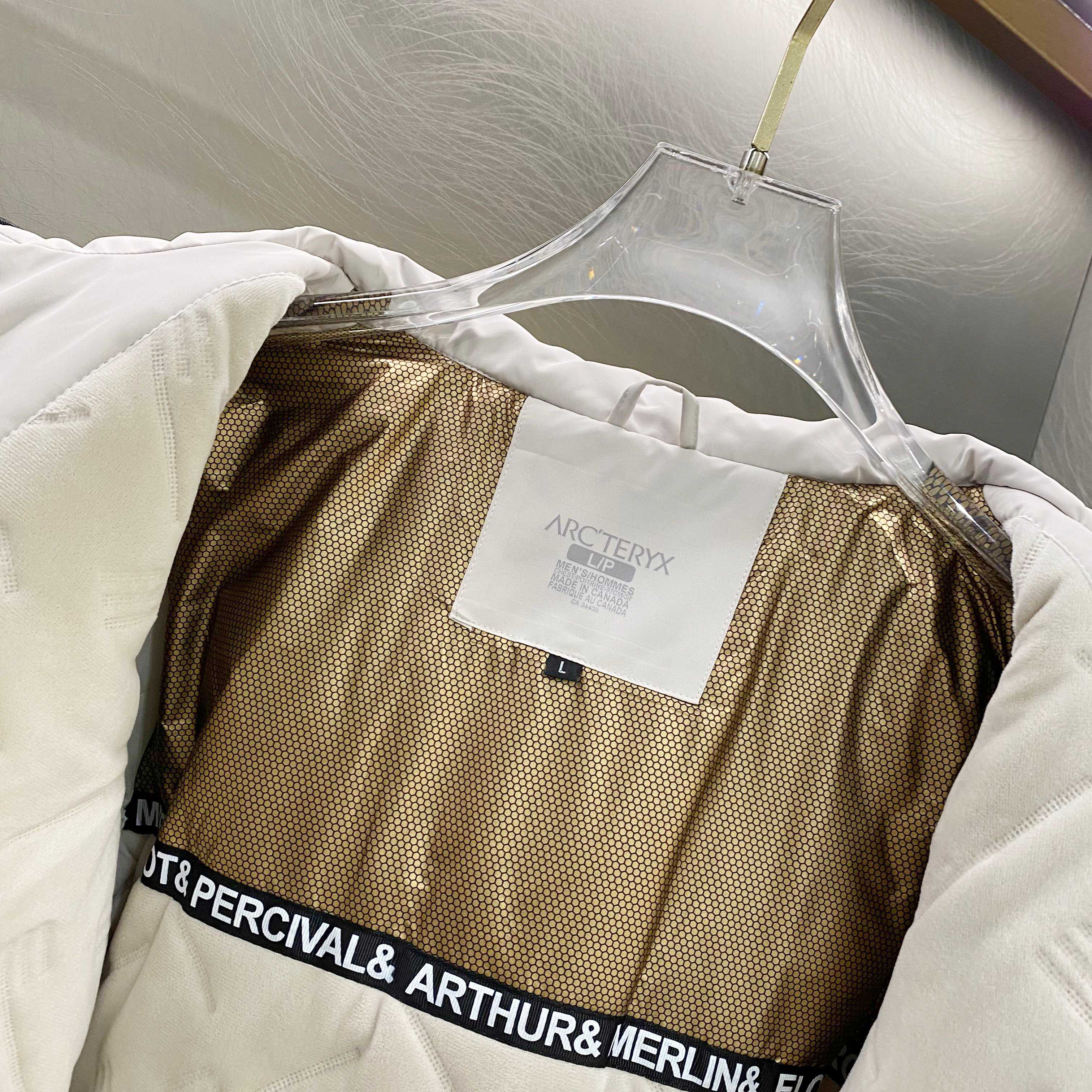 【ARC TERYX公式旗艦店】ダウンジャケット 男女兼用 ご好評に付き再入荷！-BRAND OFF