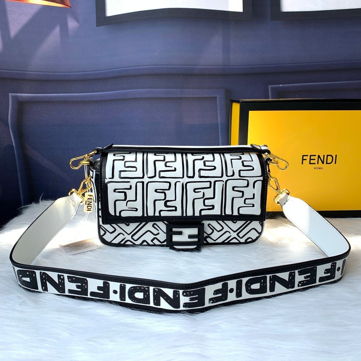 FENDI（フェンディ） メッセンジャーバッグ 26X14X4 CM-BRAND OFF