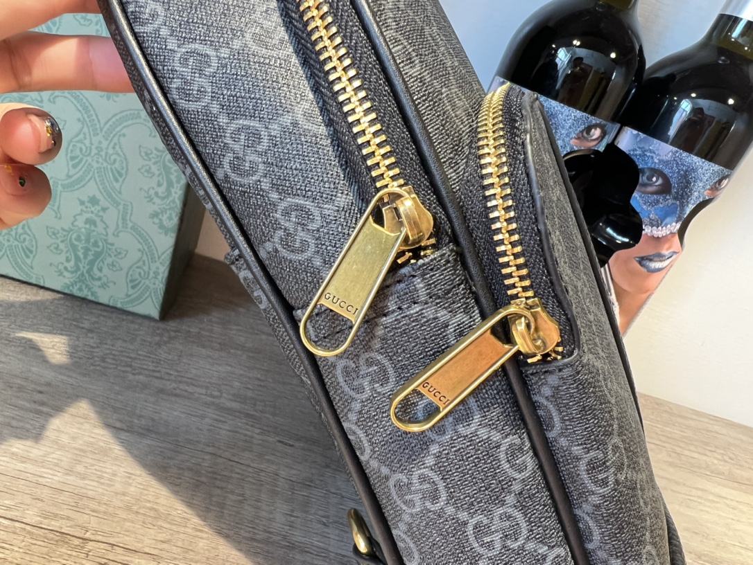 GUCCI 〔グッチ〕ボディバッグ 29X17CM-BRAND OFF
