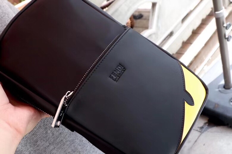 【FENDI 公式 旗艦店】フェンディ チェストバッグ 当日出荷 好評に付き再入荷！30*17*6CM-BRAND OFF
