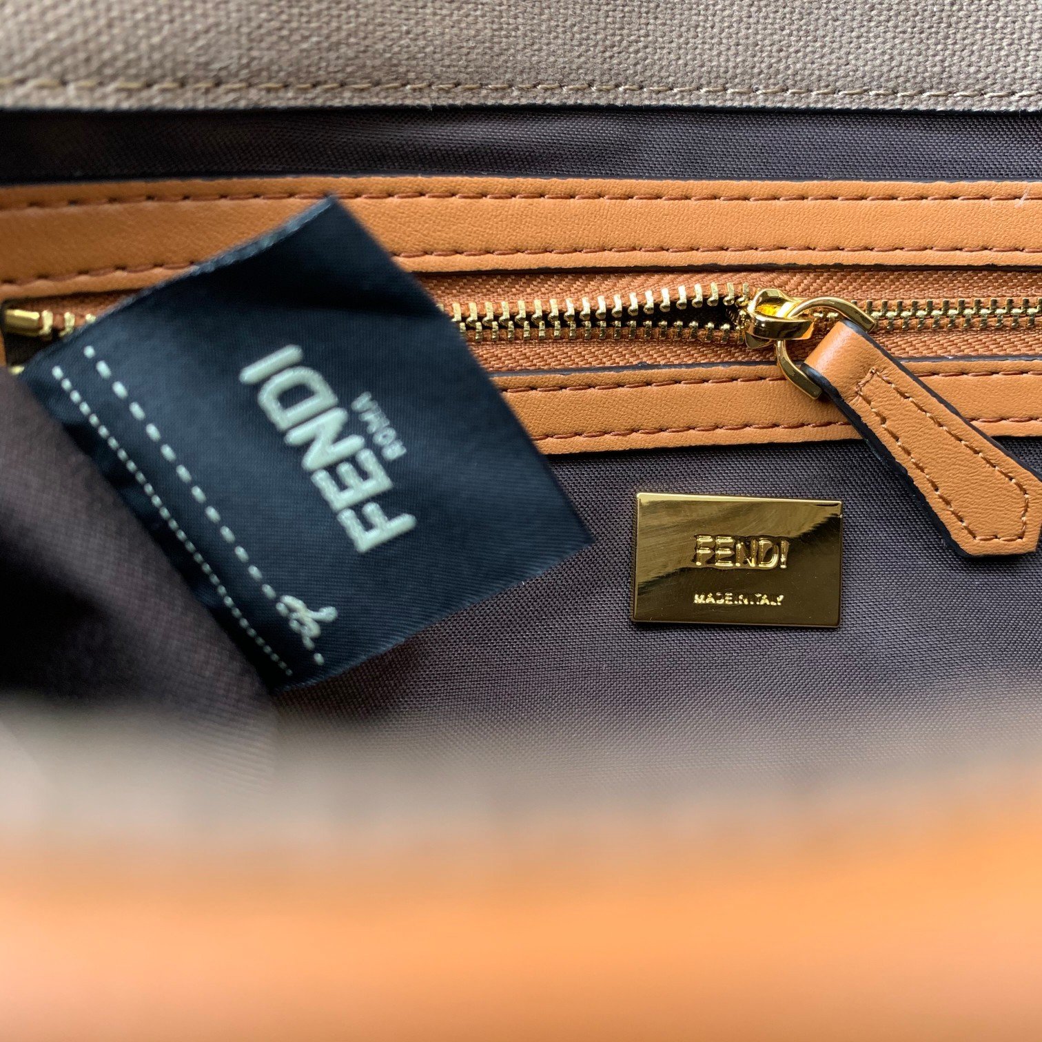 FENDI（フェンディ） メッセンジャーバッグ 26X14X4 CM-BRAND OFF