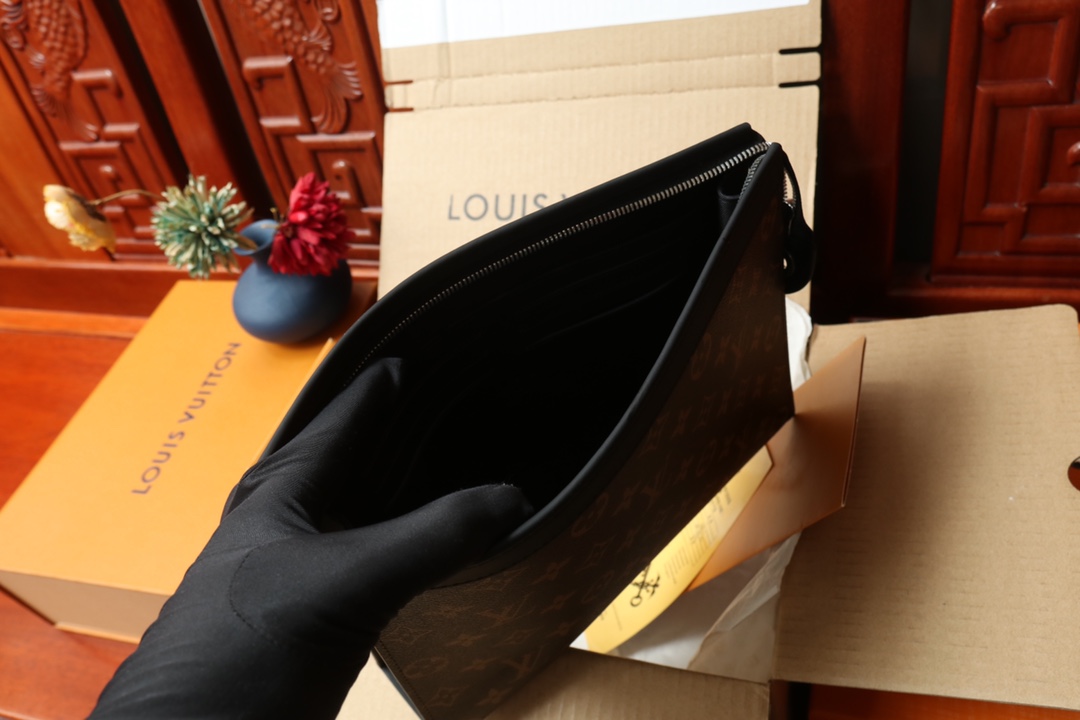 LOUIS VUITTON（ルイヴィトン）POCHETTE VOYAGE クラッチバッグ M61692-BRAND OFF