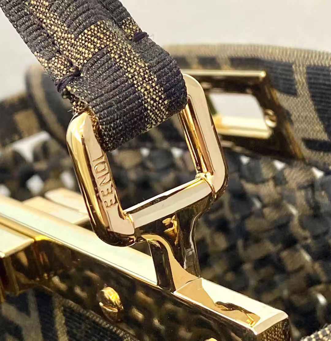 【FENDI公式 旗艦店】 フェンディ ショルダーバッグ 当日出荷 好評に付き再入荷！23*7*18CM-BRAND OFF