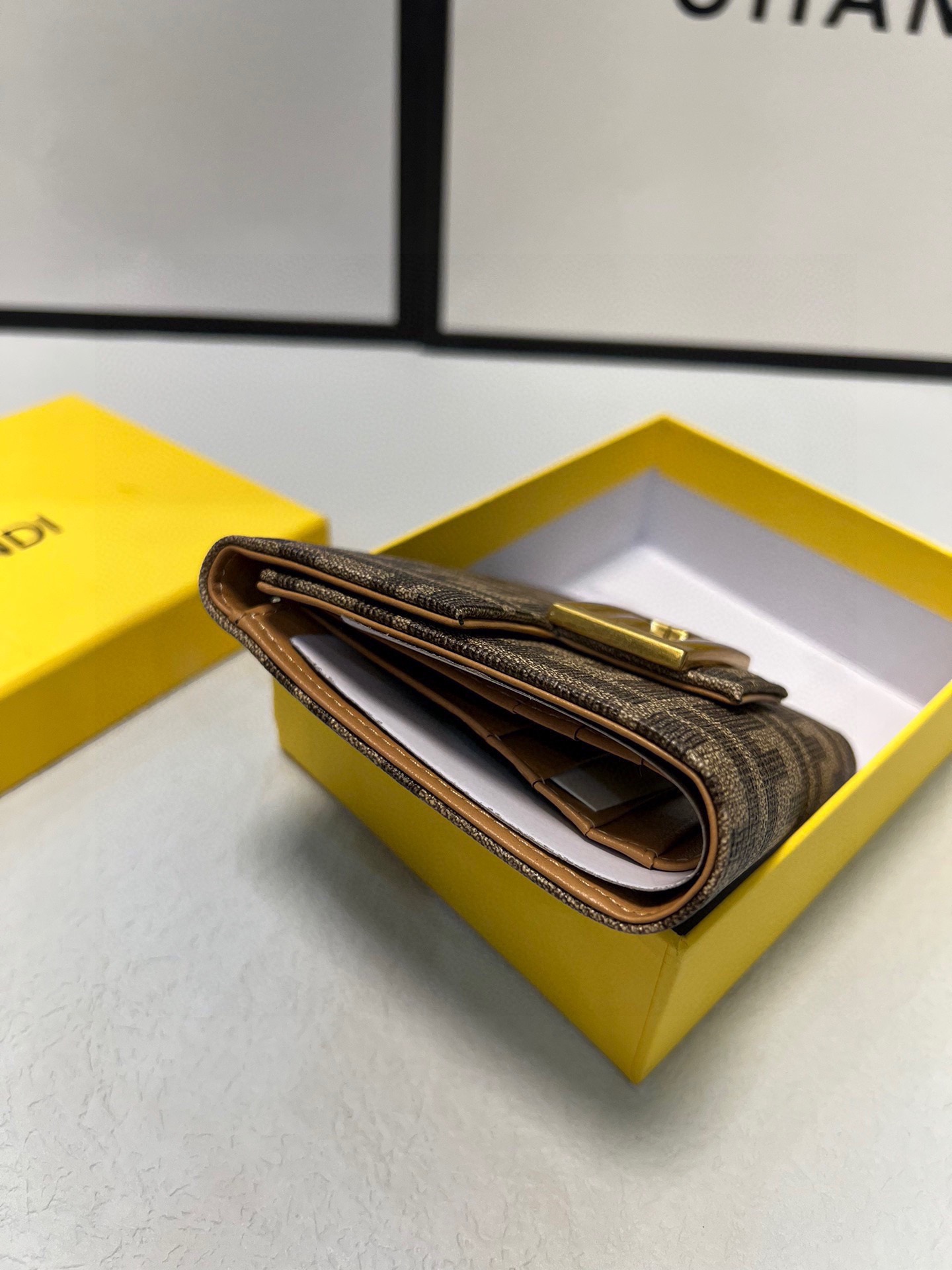 【FENDI 公式 旗艦店】フェンディ 財布 当日出荷 好評に付き再入荷！11*10CM-BRAND OFF