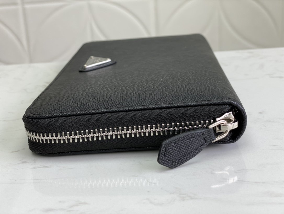 PRADA（プラダ） 財布 21x12cm