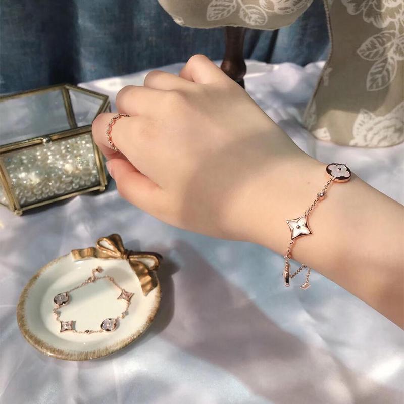 Louis Vuitton（ルイヴィトン）ブラスレ 4モチーフ ブロッサム BB-BRAND OFF