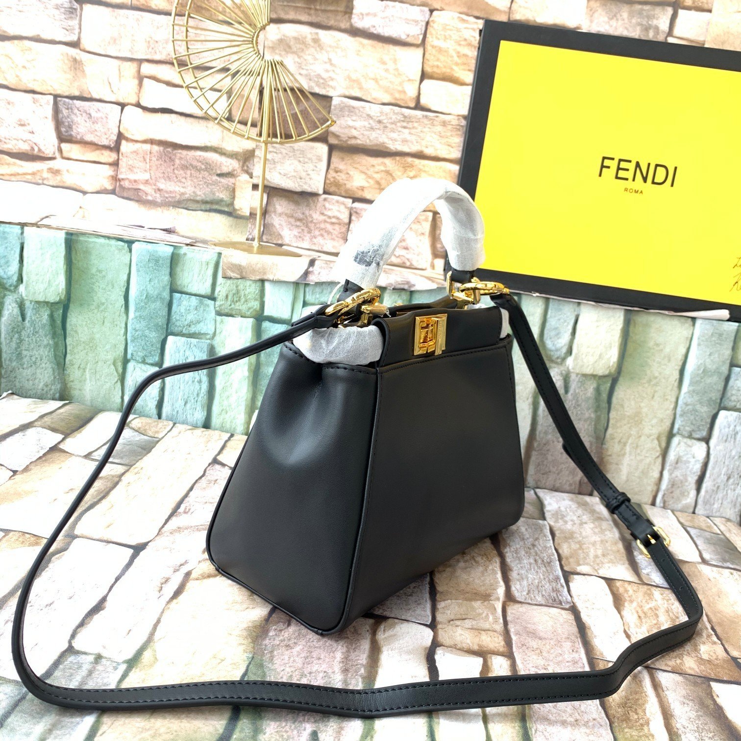 FENDI（フェンディ） メッセンジャーバッグ 23X18X11CM-BRAND OFF