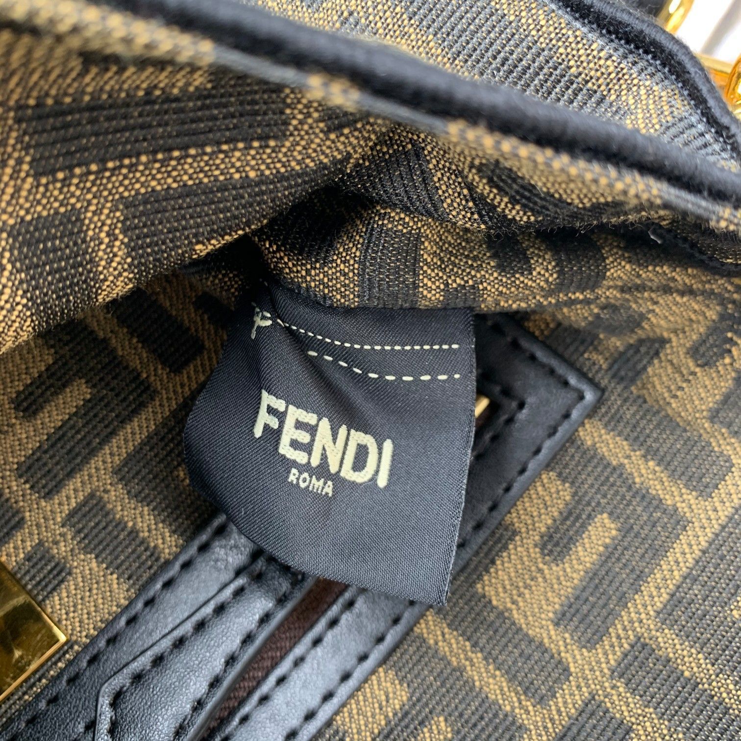 FENDI（フェンディ） メッセンジャーバッグ 26X14X4 CM-BRAND OFF