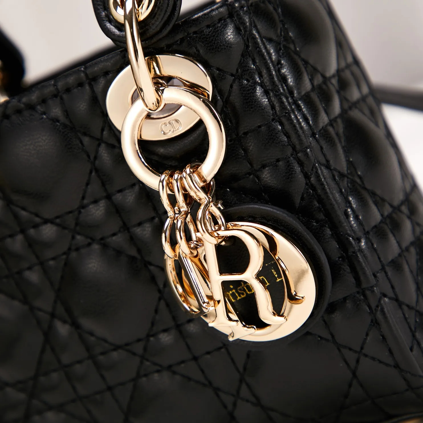 【DIOR 公式 旗艦店】ディオール ショルダーバッグ 当日出荷 好評に付き再入荷！12*10*5CM-BRAND OFF