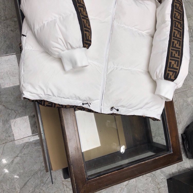 FENDI（フェンディ） ダウンジャケット、ご好評に付き再入荷！-BRAND OFF