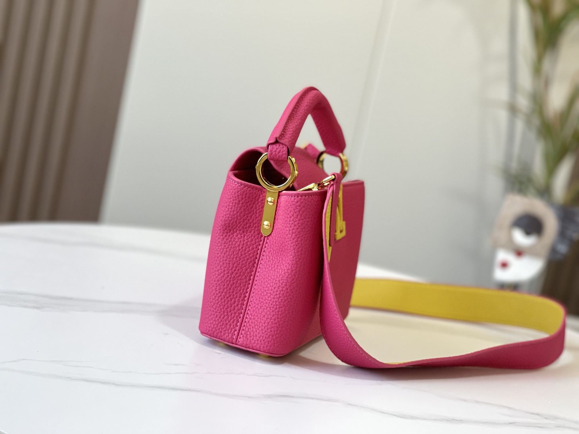 LOUIS VUITTON ルイヴィトン CAPUCINES クロスボディバッグ M59440-BRAND OFF
