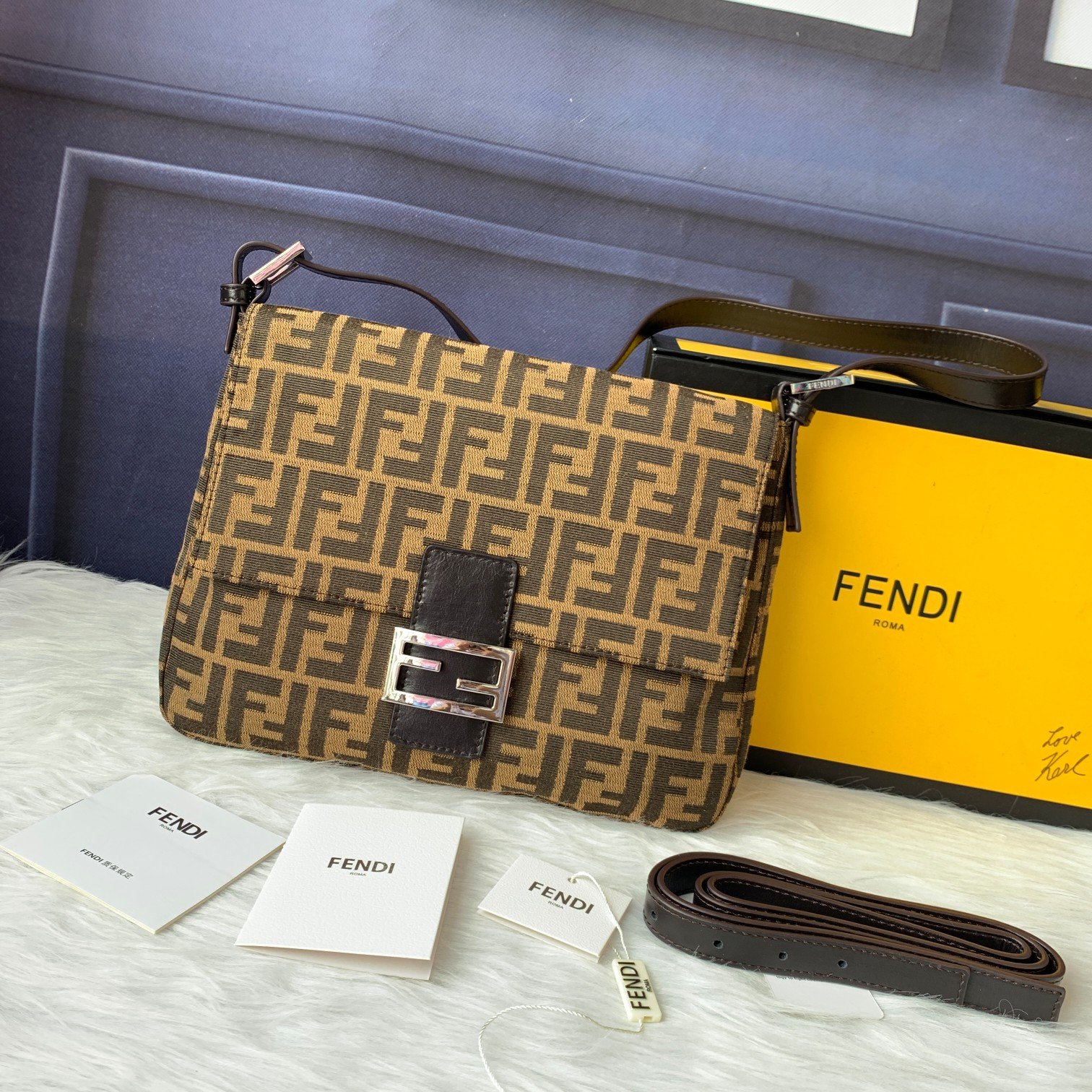 FENDI（フェンディ） メッセンジャーバッグ 30X24X5 CM-BRAND OFF