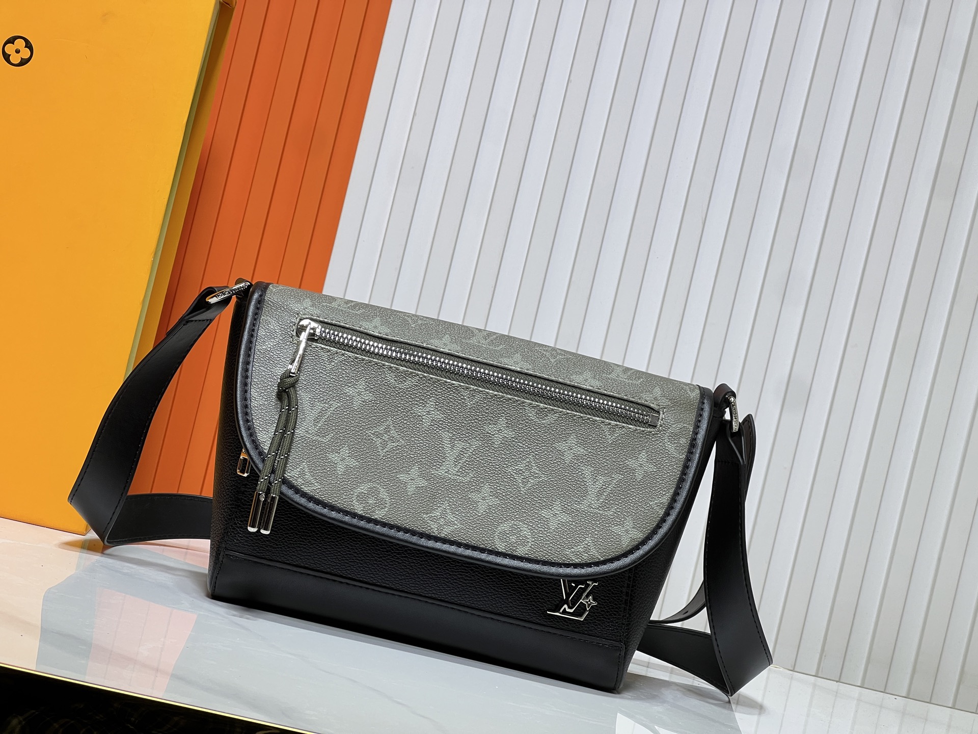 LOUIS VUITTON ルイヴィトン PULSE ショルダーバッグ M12618 M12625-BRAND OFF