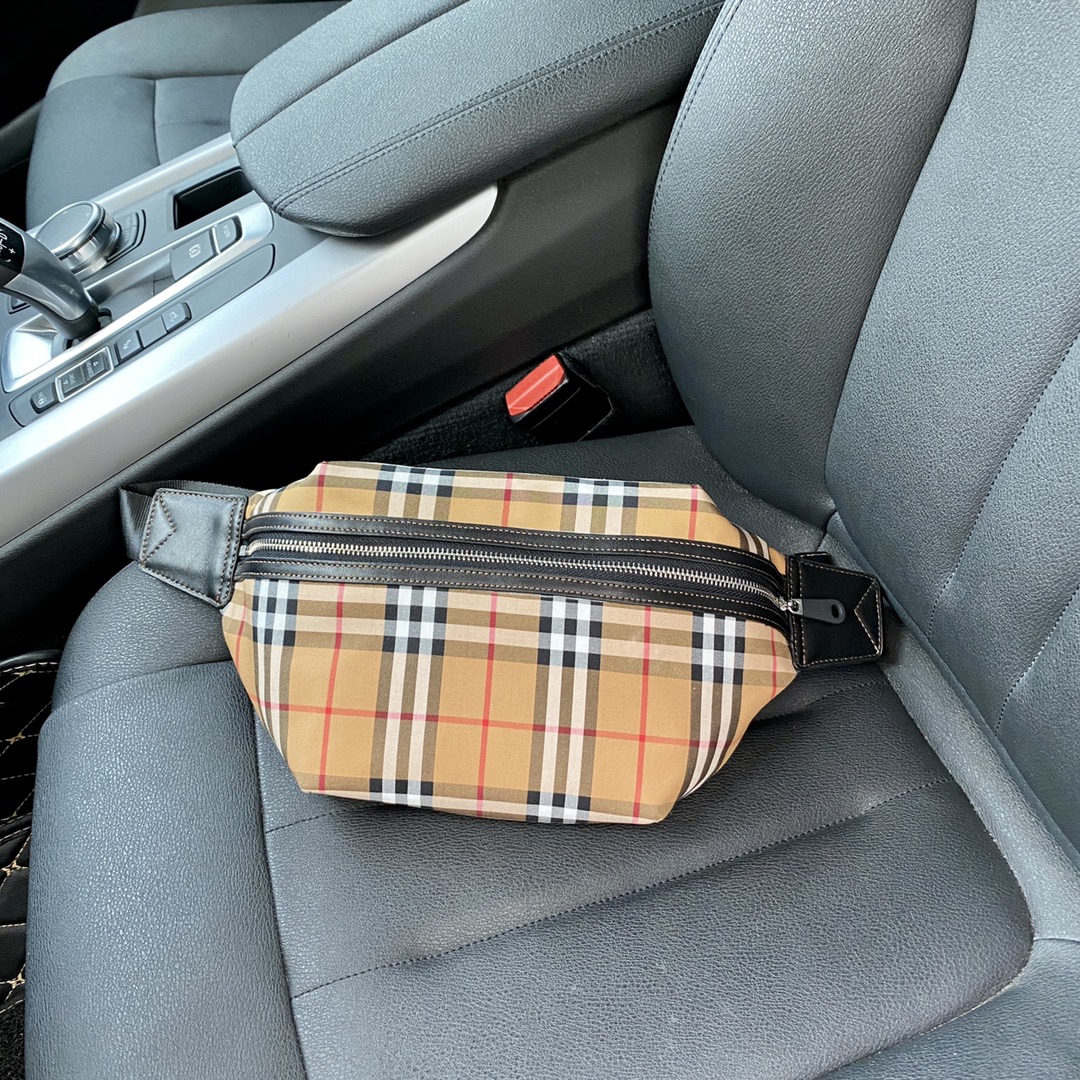 BURBERRY （バーバリー） ウエストバッグ 31X18X7CM-BRAND OFF