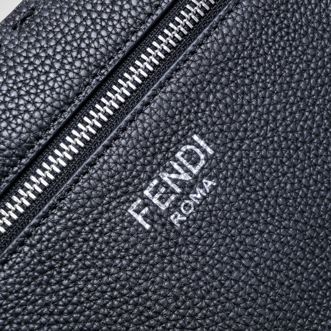 【 FENDI 公式 旗艦店】フェンディ クラッチバッグ 当日出荷 好評に付き再入荷！ 黒 30*20*1CM-BRAND OFF