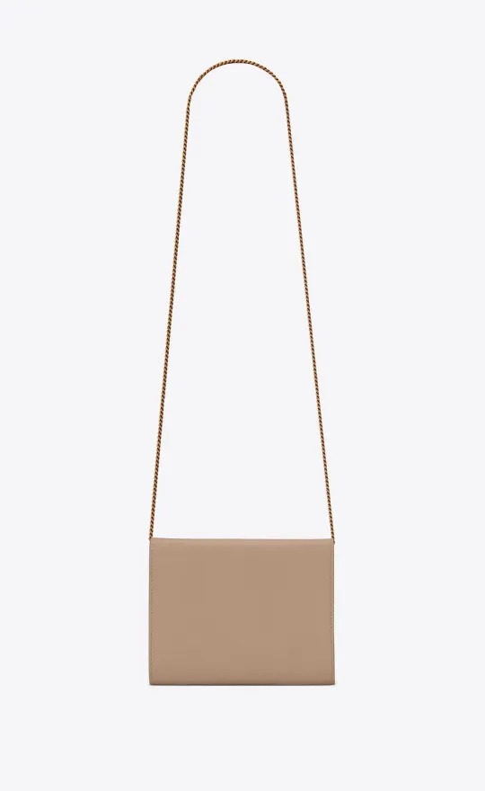 【Saint Laurent】✨今季のトレンド！★オードリー亜谷香さん愛用★カサンドラ チェーンウォレット（グレイン ド プードル エンボス-BRAND OFF