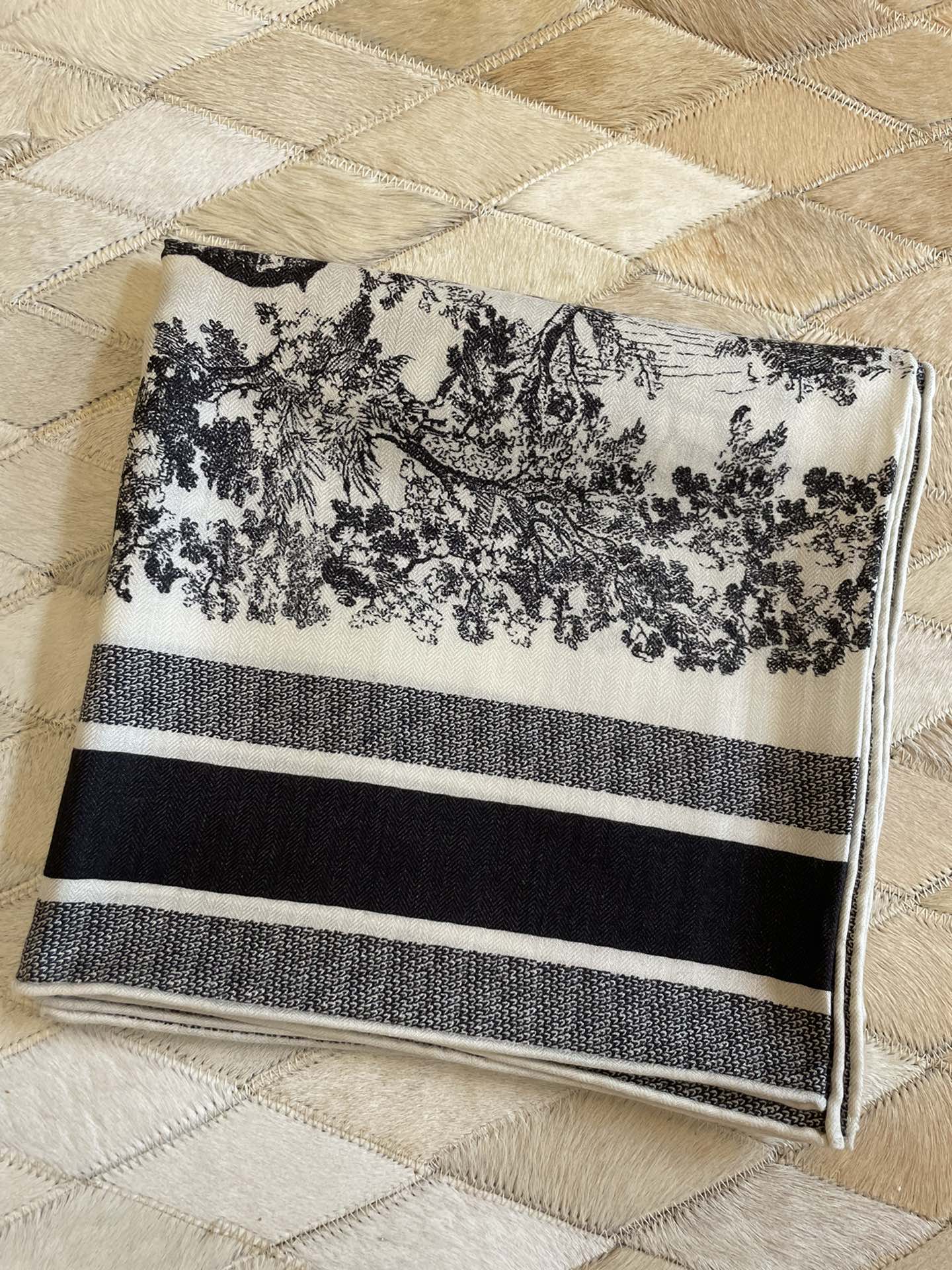 【2026】【DIOR ディオール 】オートクチュール ファッション トランジショナル カラー ロング ビアード スカーフ90*90CM-BRAND OFF