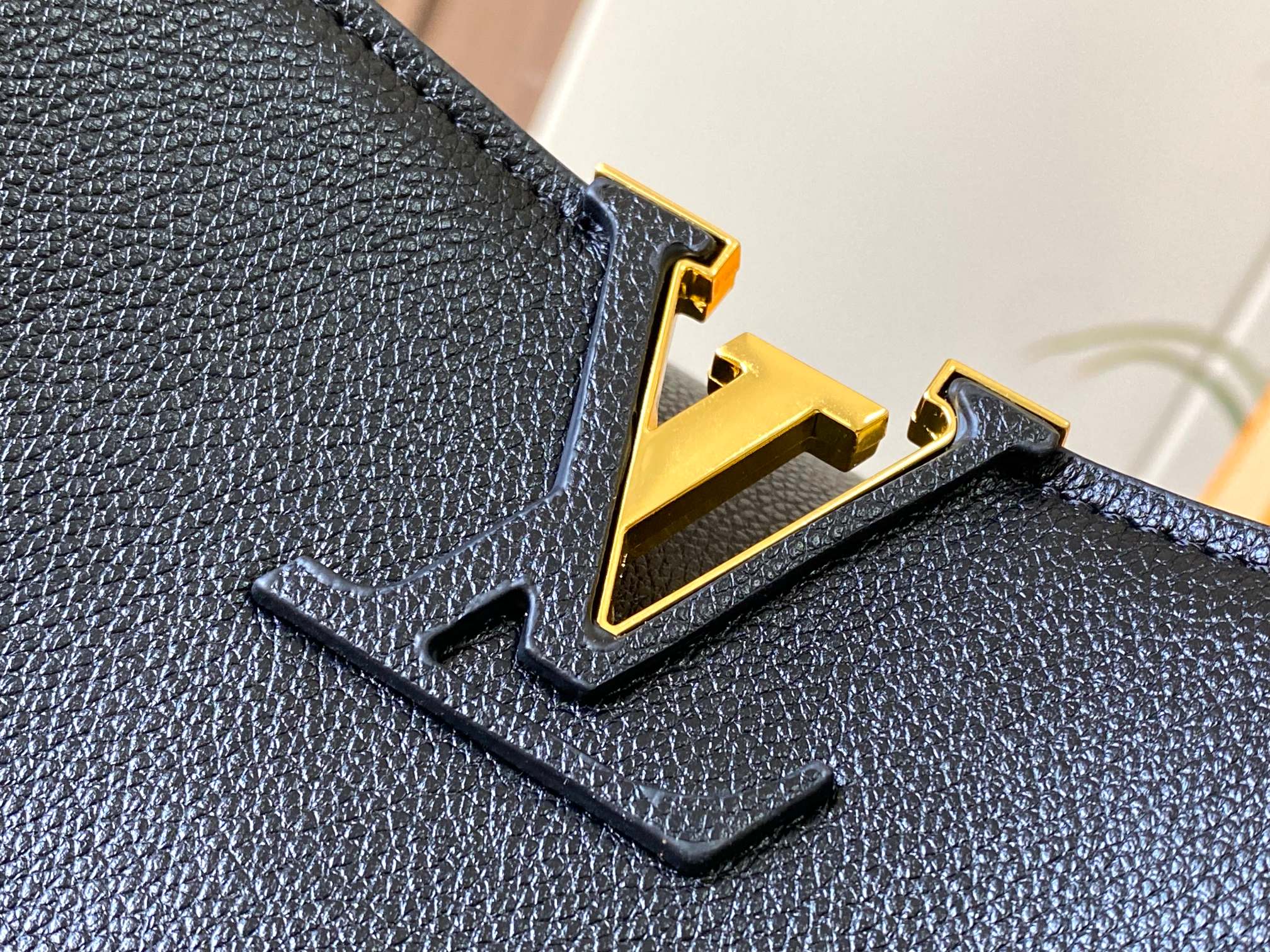 LOUIS VUITTON ルイヴィトン CapucinesSouple クロスボディバッグ M24607-BRAND OFF