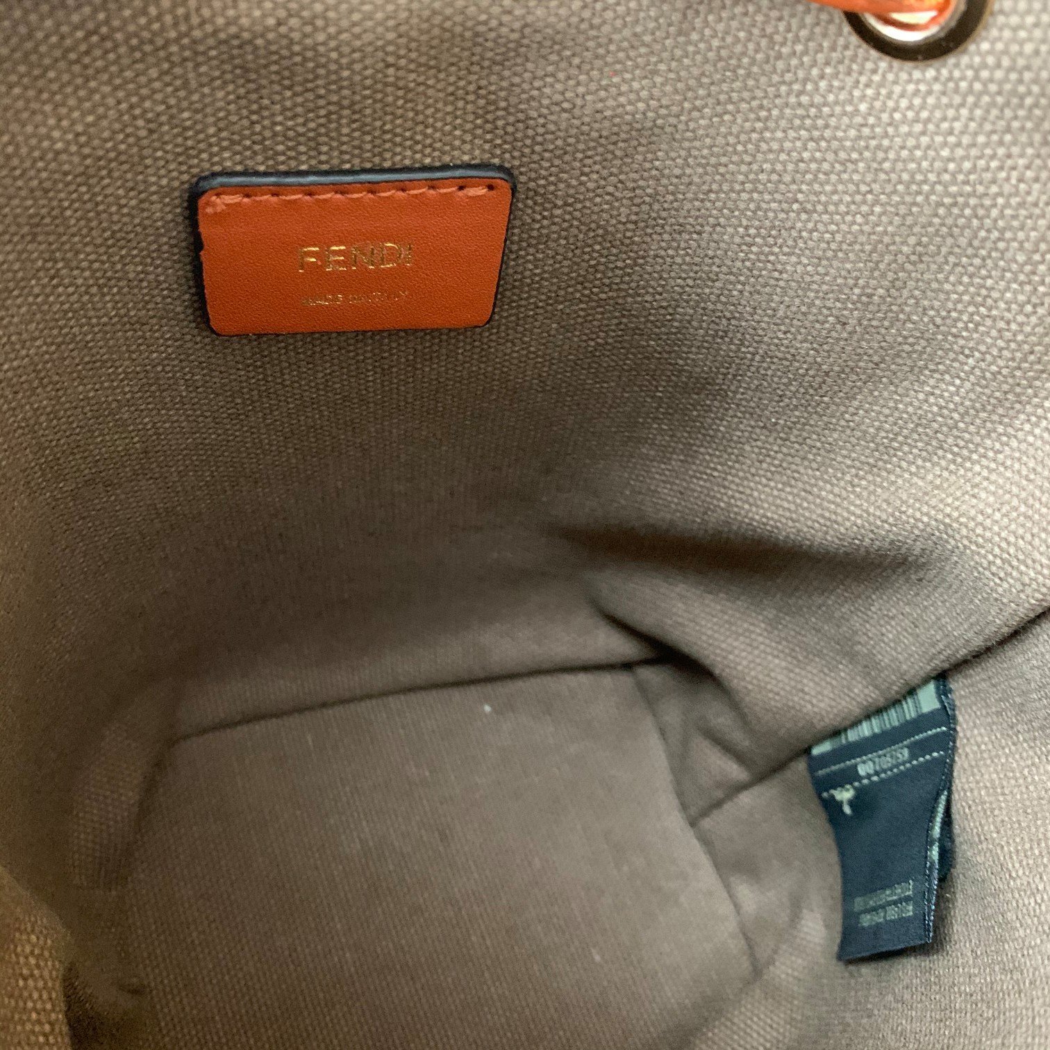 FENDI（フェンディ） メッセンジャーバッグ18X12X10CM-BRAND OFF