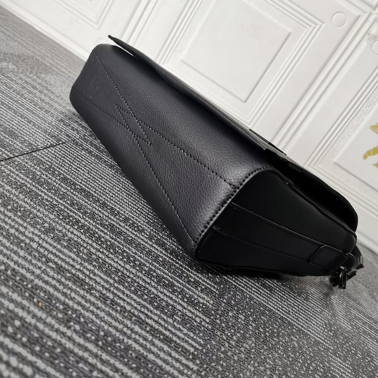 LouisVuitton ルイヴィトン メッセンジャー M57080 AEROGRAM-BRAND OFF