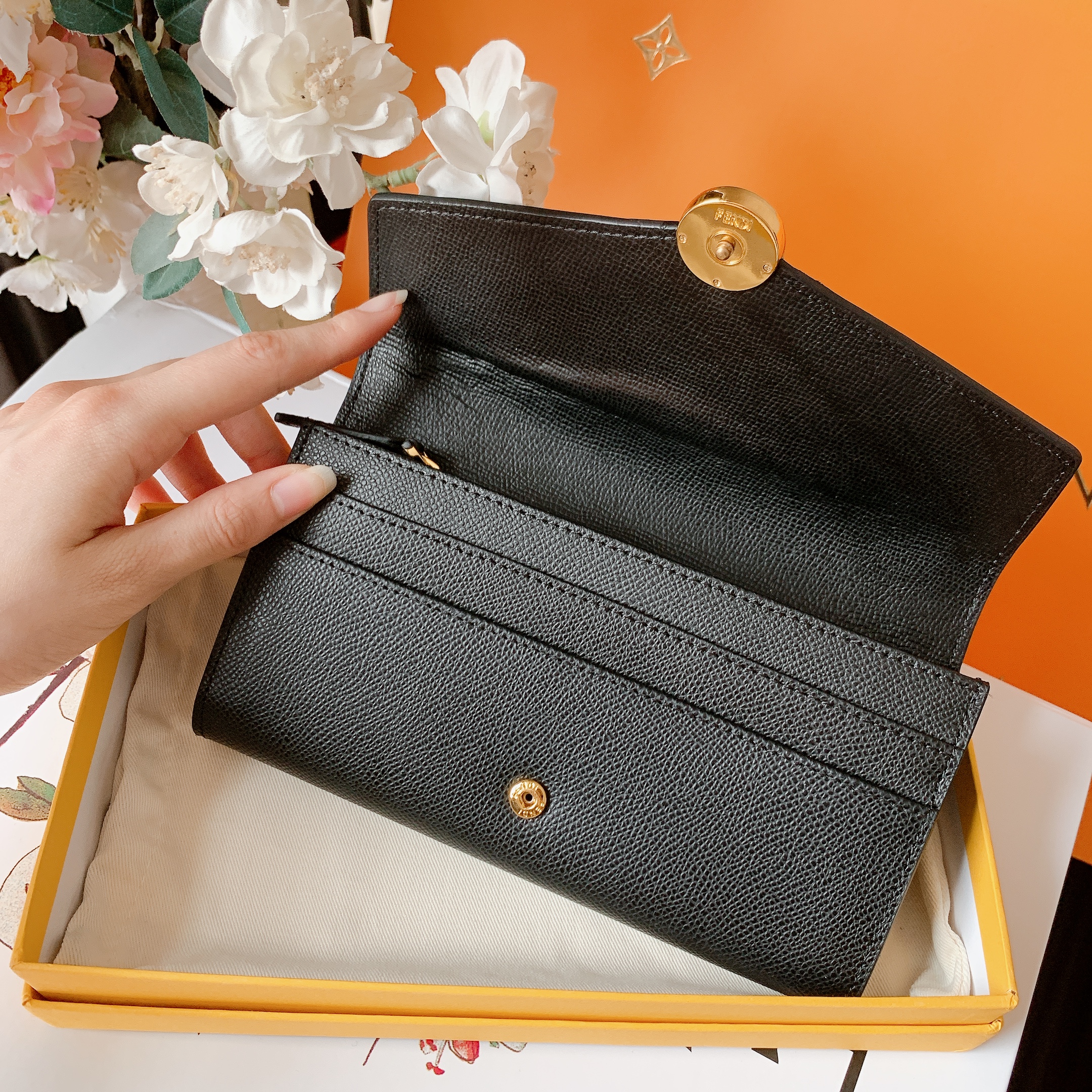FENDI （フェンディ） 財布-BRAND OFF
