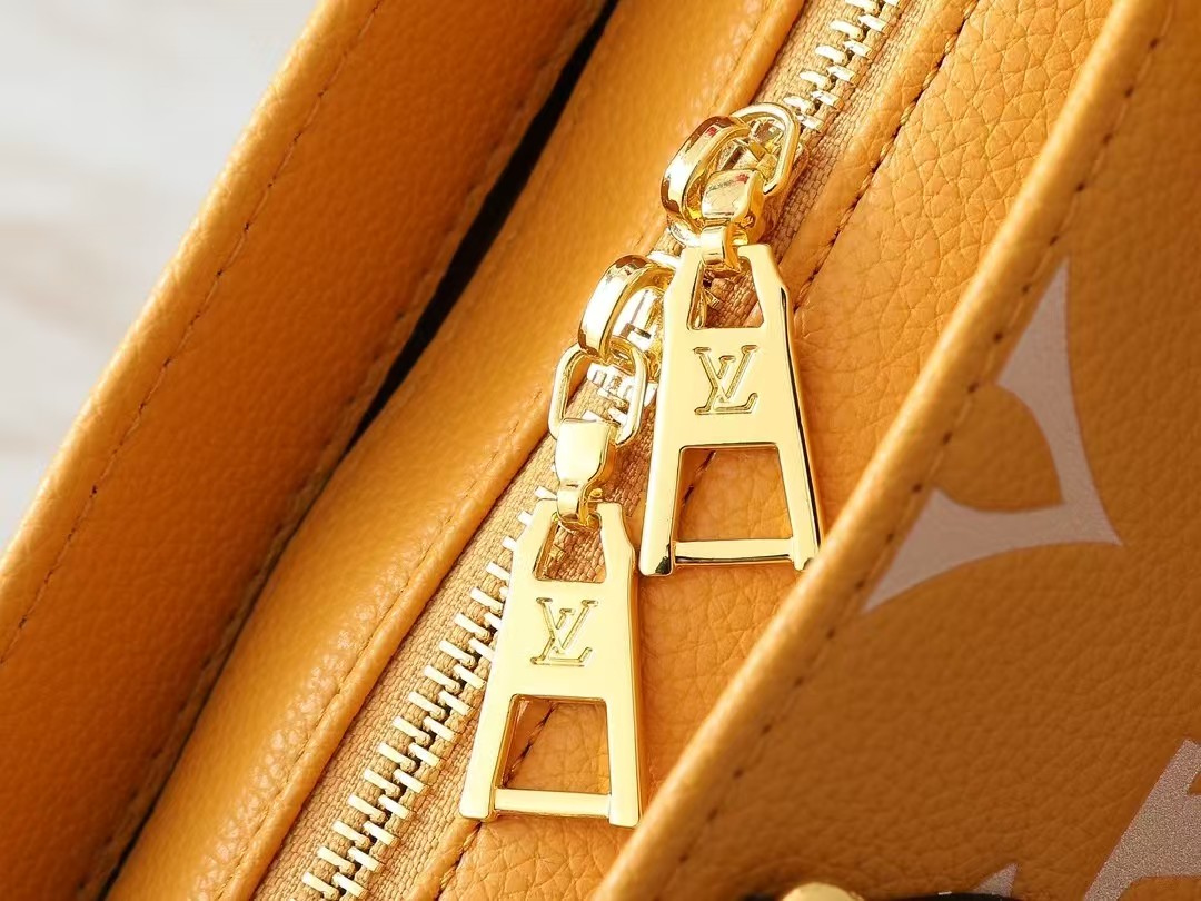 【LOUIS VUITTON旗艦店】ルイヴィトン  小さなトートバッグ ONTHEGO EAST WEST-BRAND OFF