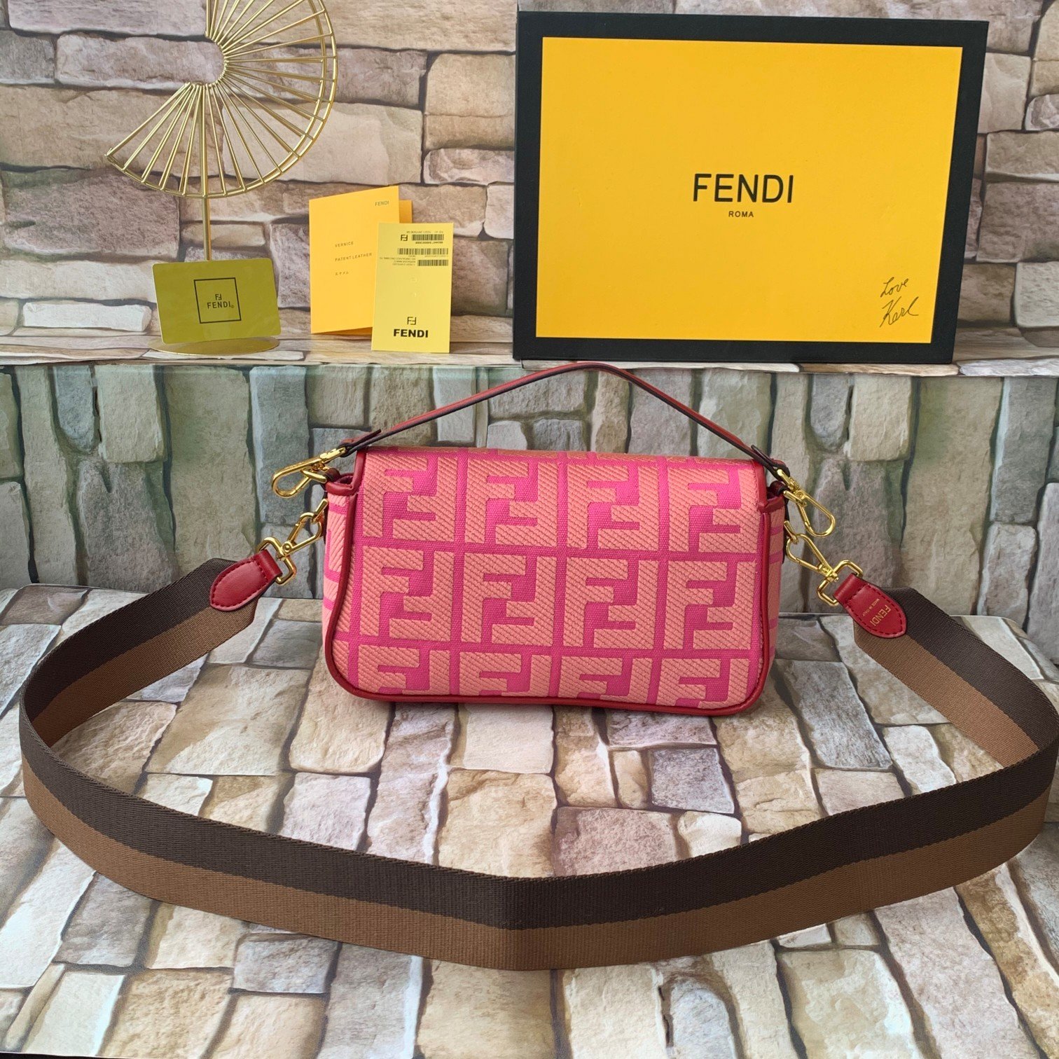 FENDI（フェンディ） メッセンジャーバッグ 26X14X4 CM-BRAND OFF
