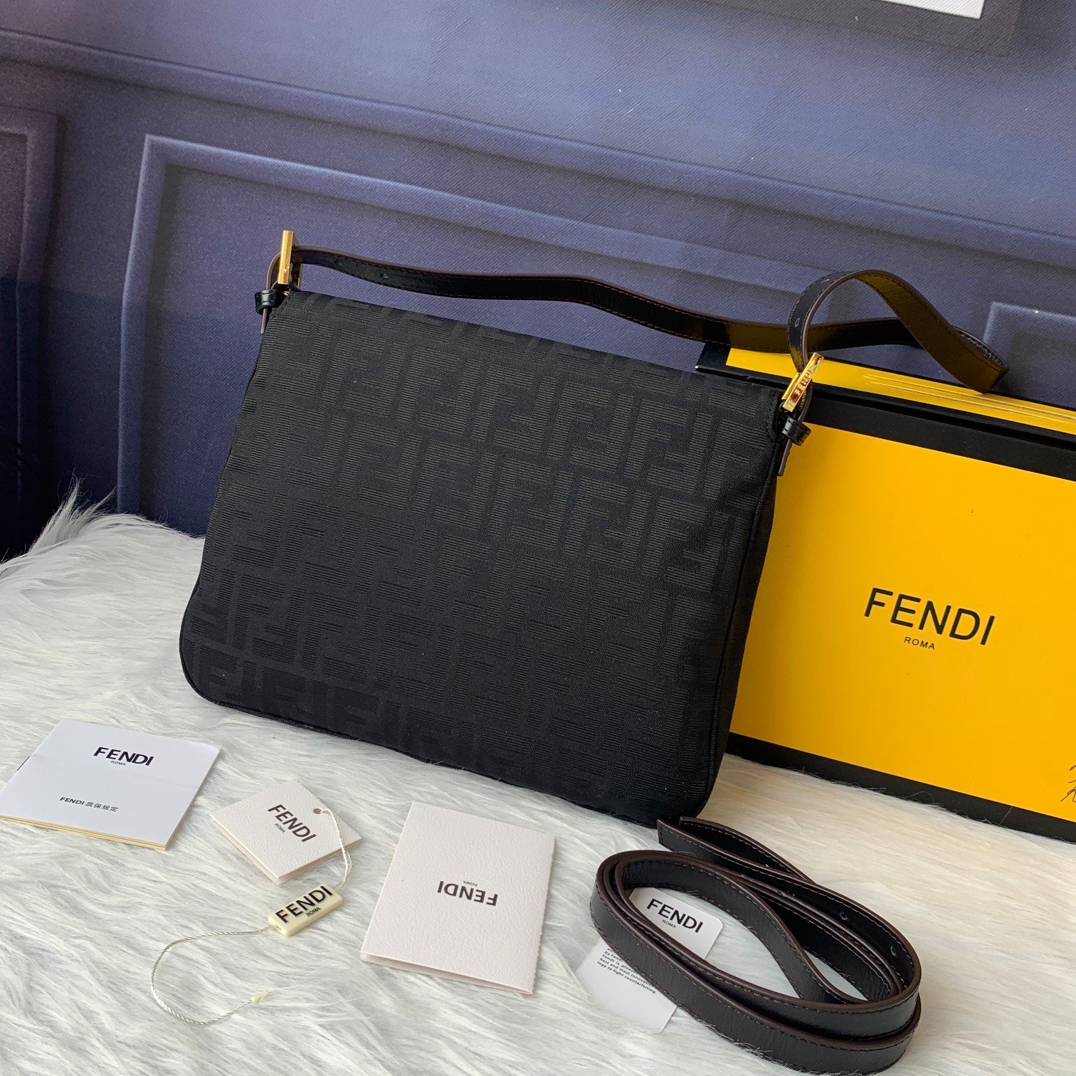 FENDI（フェンディ） メッセンジャーバッグ 30X24X5 CM-BRAND OFF