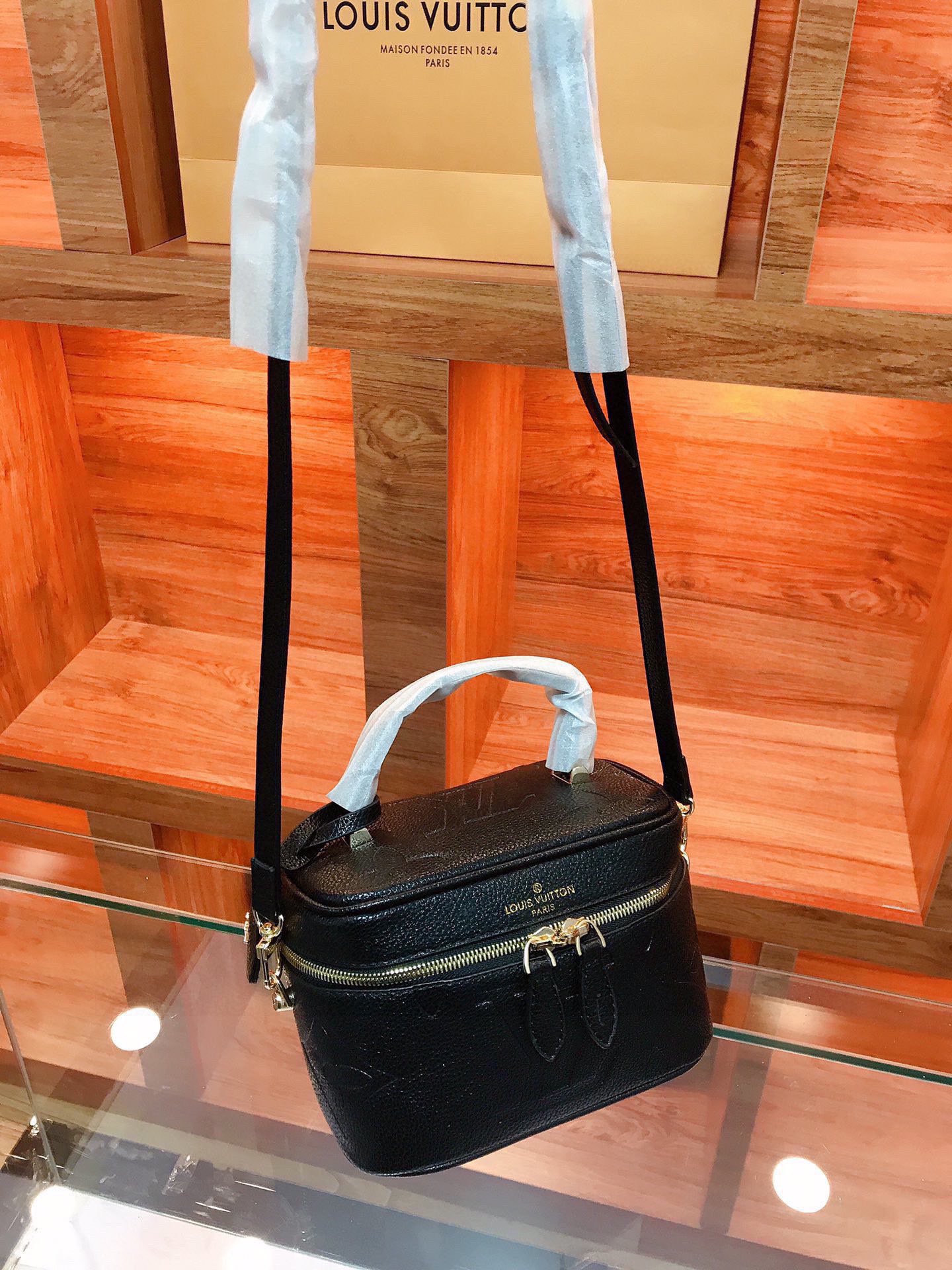 LOUIS VUITTON（ルイヴィトン）VANITY メッセンジャーバッグ-BRAND OFF