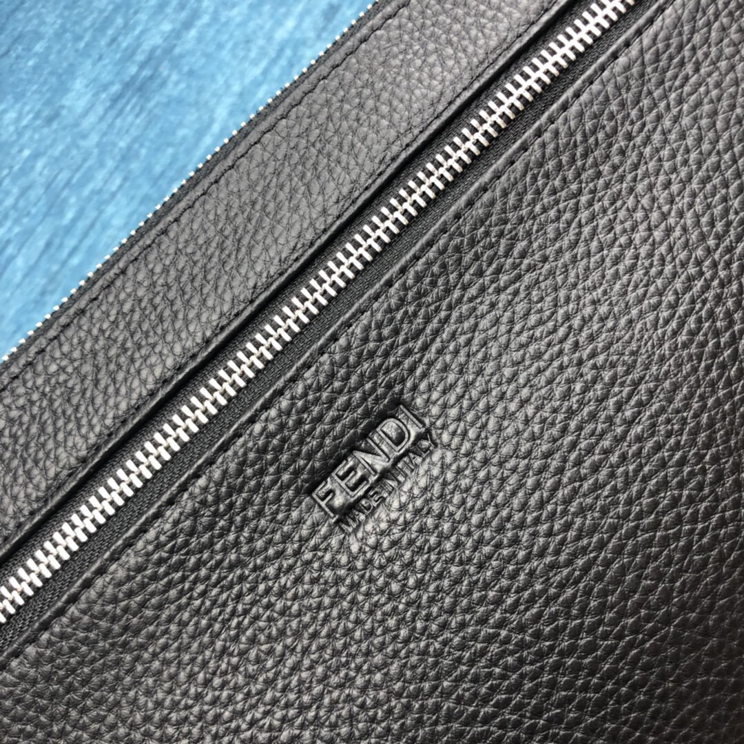 【 FENDI 公式 旗艦店】フェンディ クラッチバッグ 当日出荷 好評に付き再入荷！ 黒 30*20*1CM-BRAND OFF