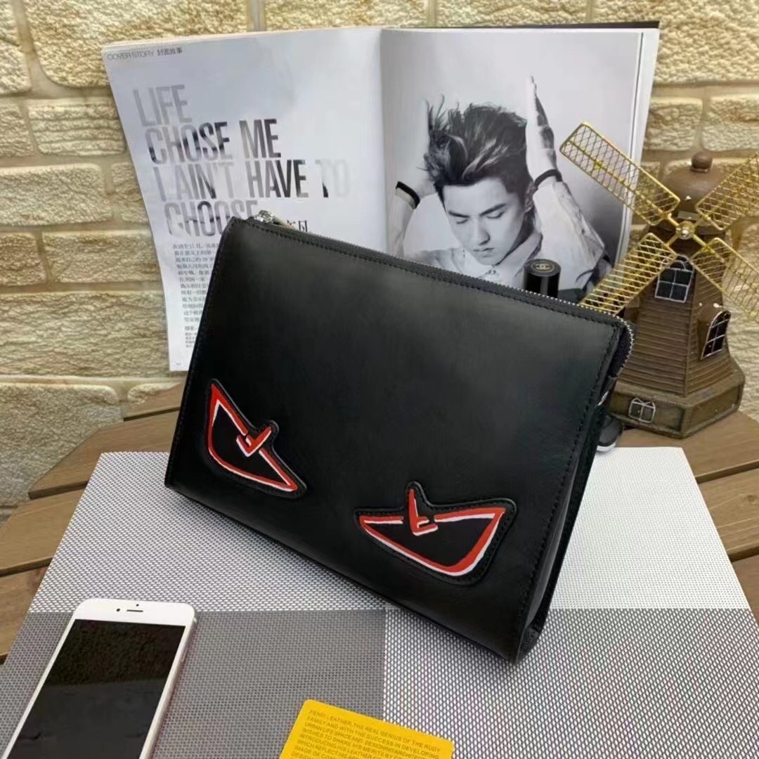 【 FENDI 公式 旗艦店】フェンディ クラッチバッグ 当日出荷 好評に付き再入荷！ 黒 30*20*1CM-BRAND OFF