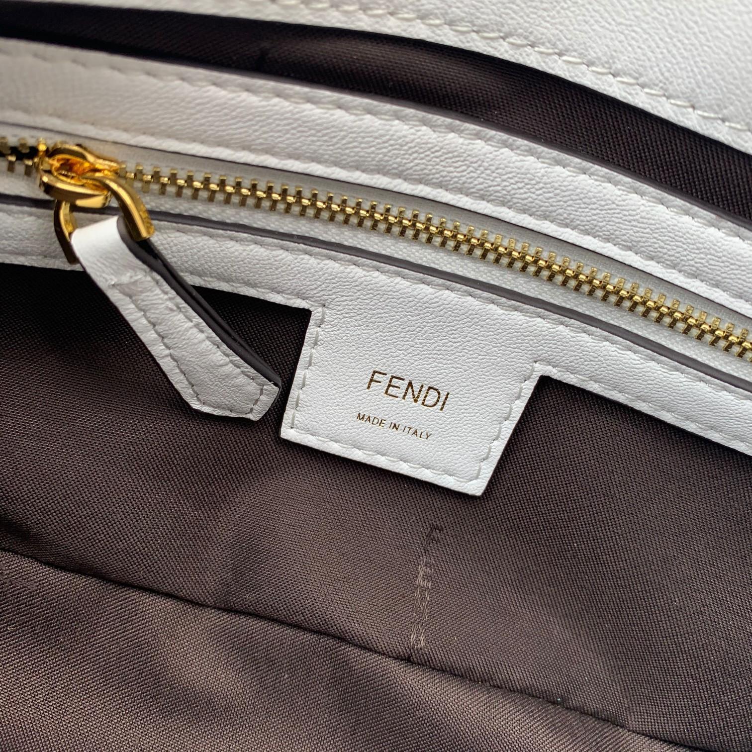 FENDI（フェンディ） メッセンジャーバッグ 26X14X4 CM-BRAND OFF