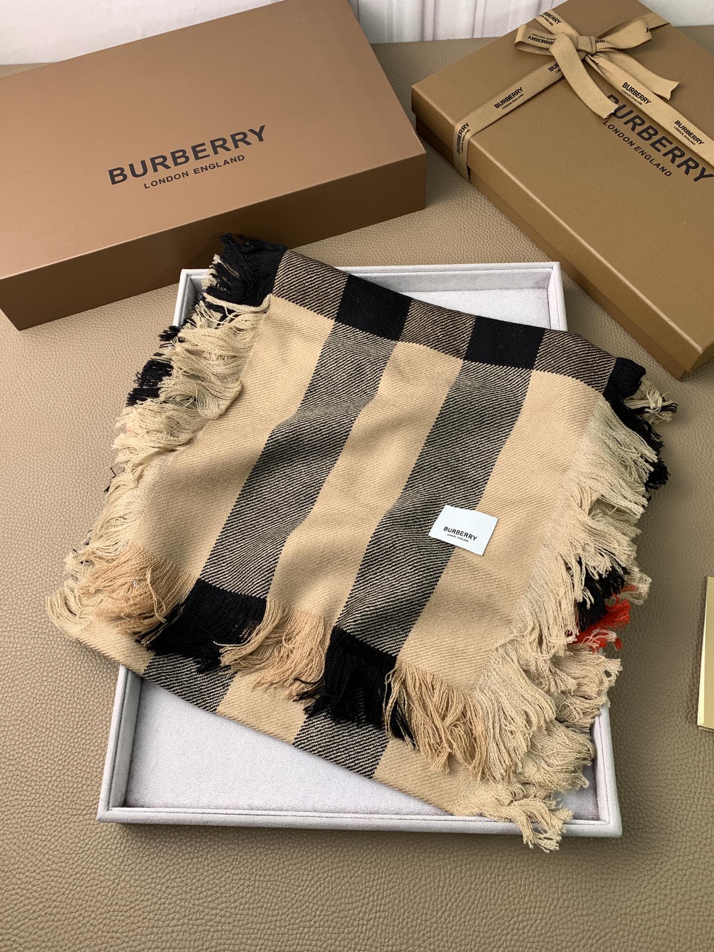 【2026】【BURBERRY  バーバリー】オートクチュール ファッション トランジショナル カラー ロング ビアード スカーフ35*240CM-BRAND OFF
