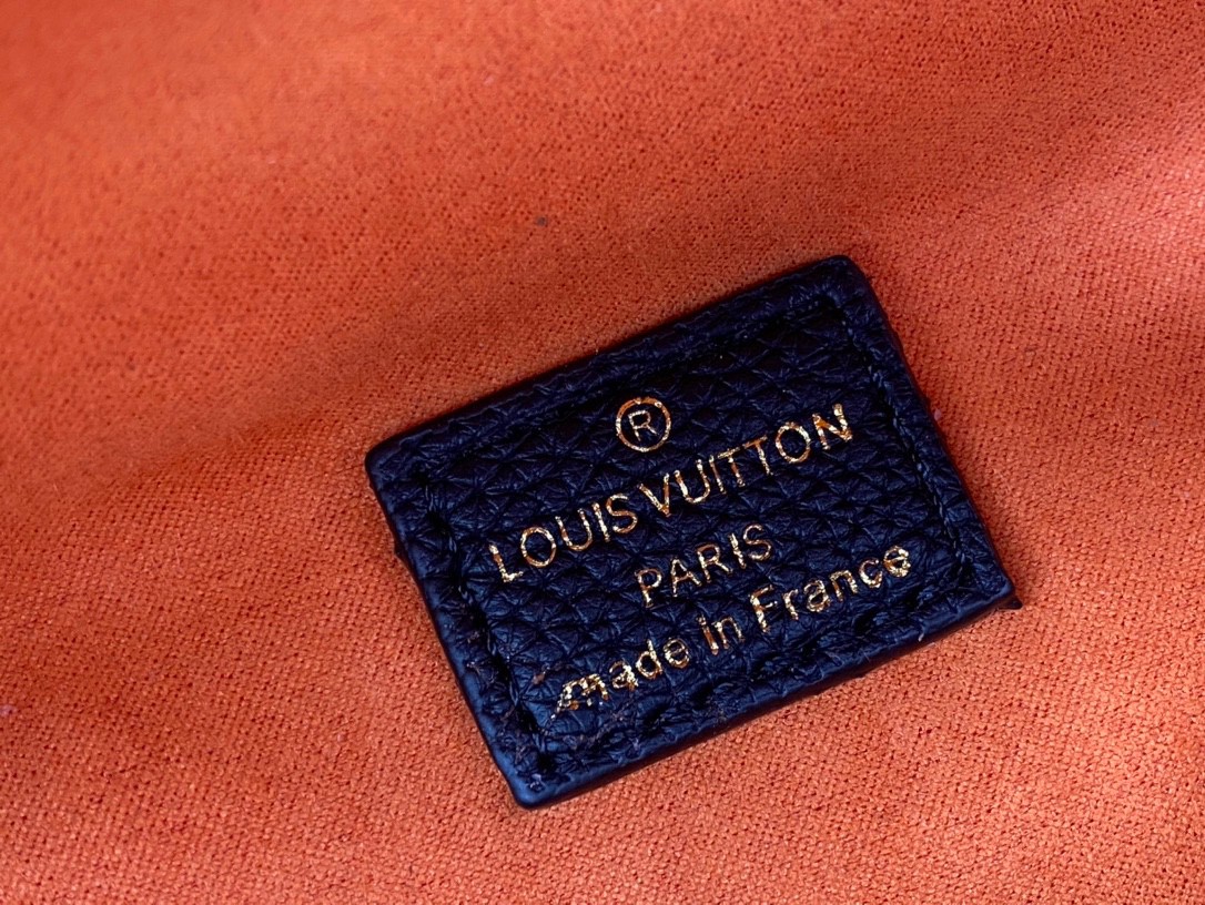 LOUIS VUITTON（ルイヴィトン）BUMBAG ウエストバッグ M44812-BRAND OFF