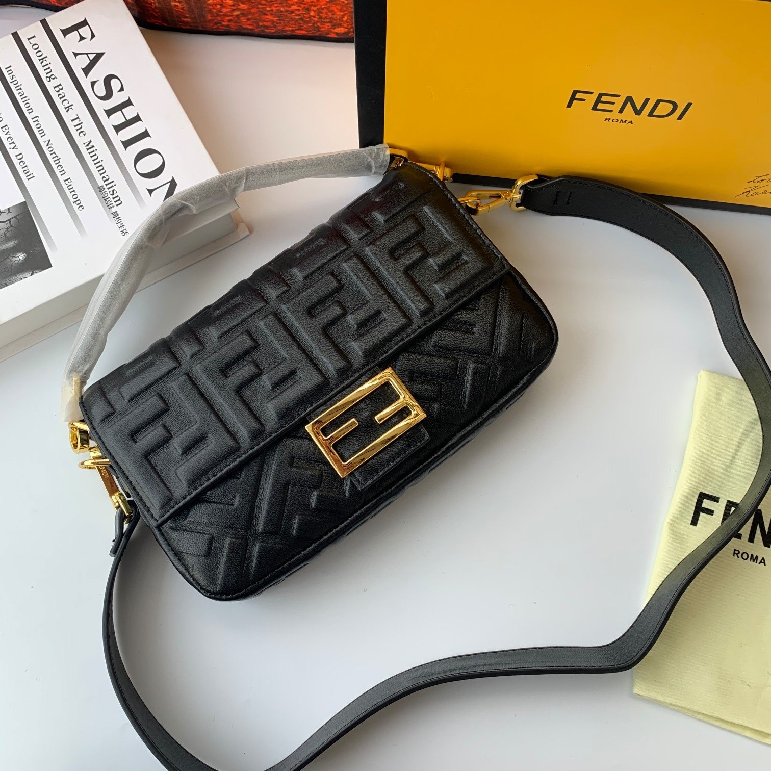 FENDI（フェンディ） メッセンジャーバッグ 26X14X4 CM-BRAND OFF