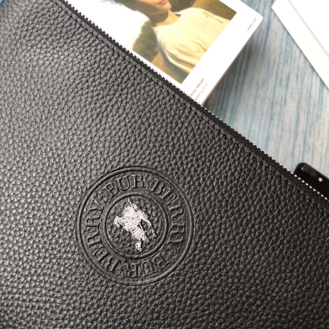 【BURBERRY 公式旗艦店】バーバリー クラッチバッグ 当日出荷 好評に付き再入荷！26*17*3CM-BRAND OFF