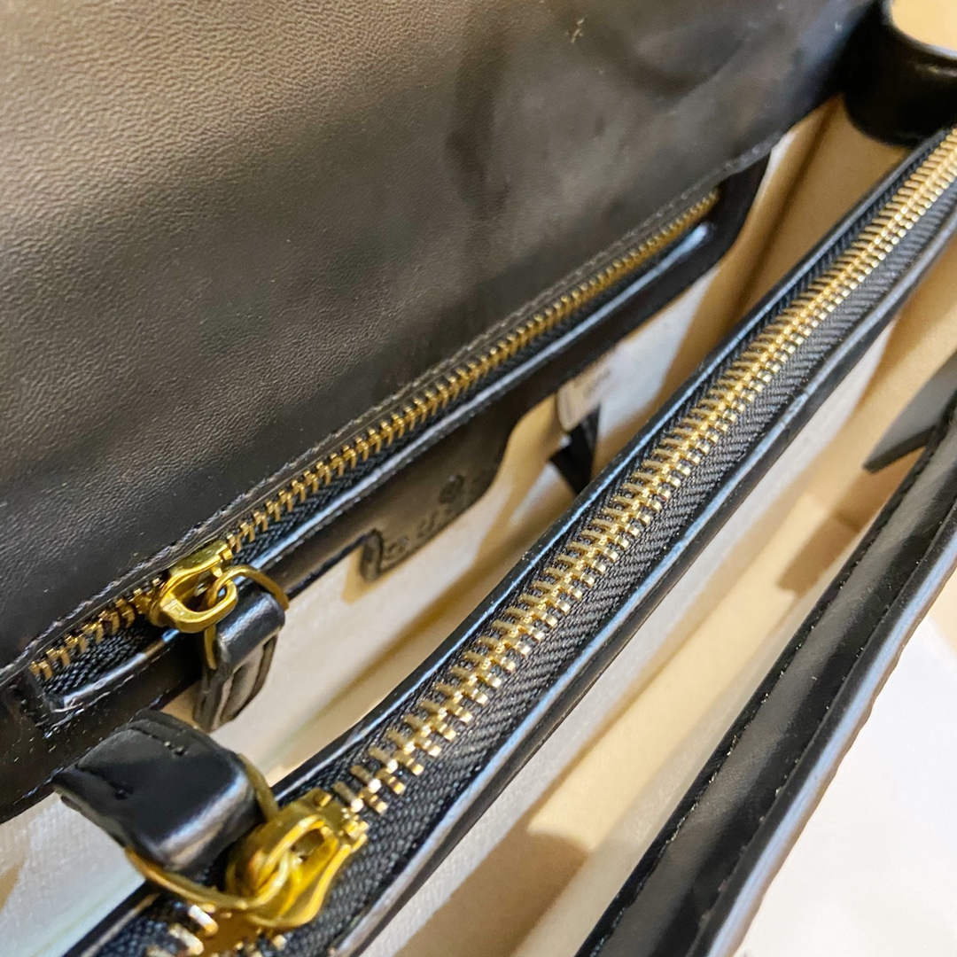 GUCCI〔グッチ〕クロスボディバッグ-BRAND OFF