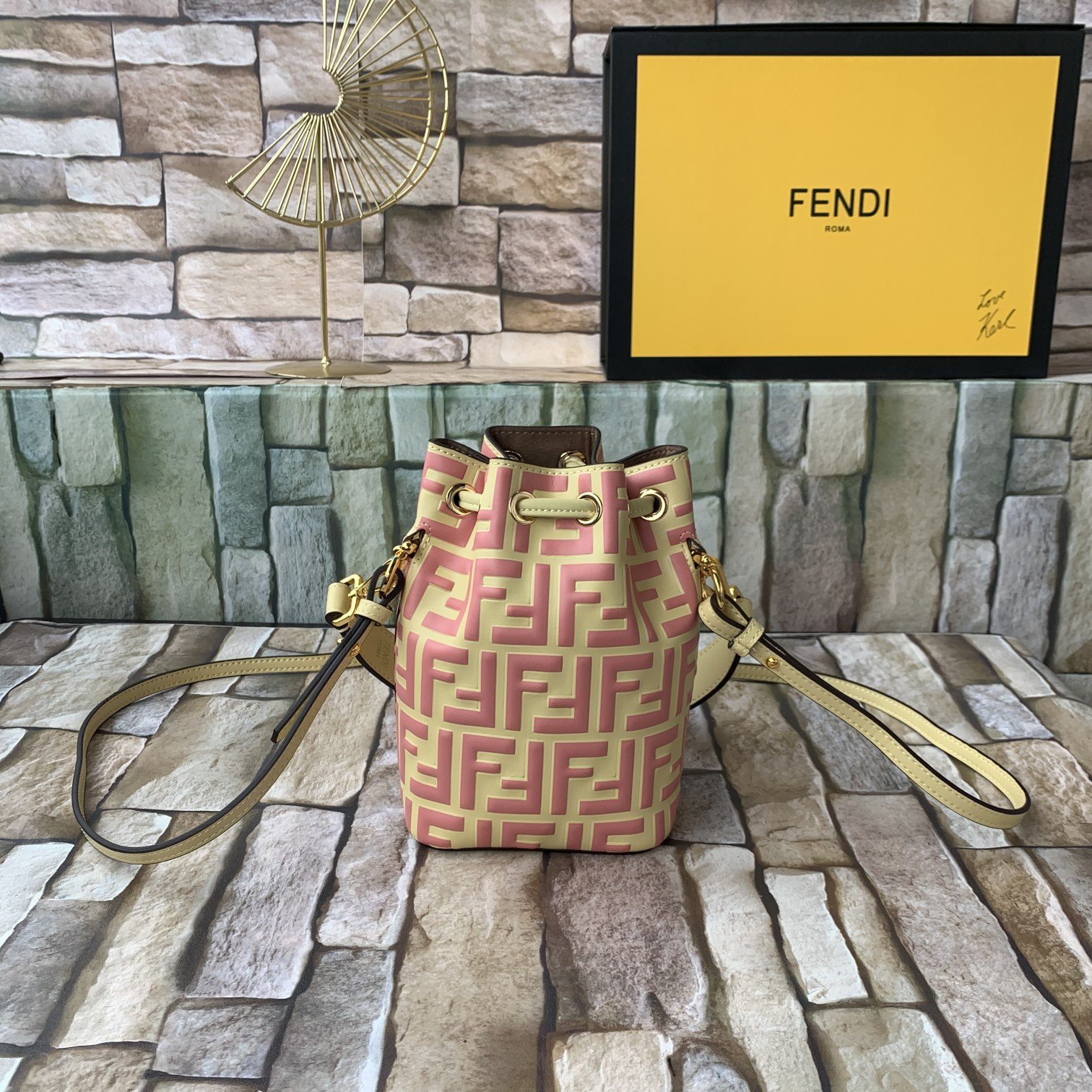 FENDI（フェンディ） メッセンジャーバッグ18X12X10CM-BRAND OFF