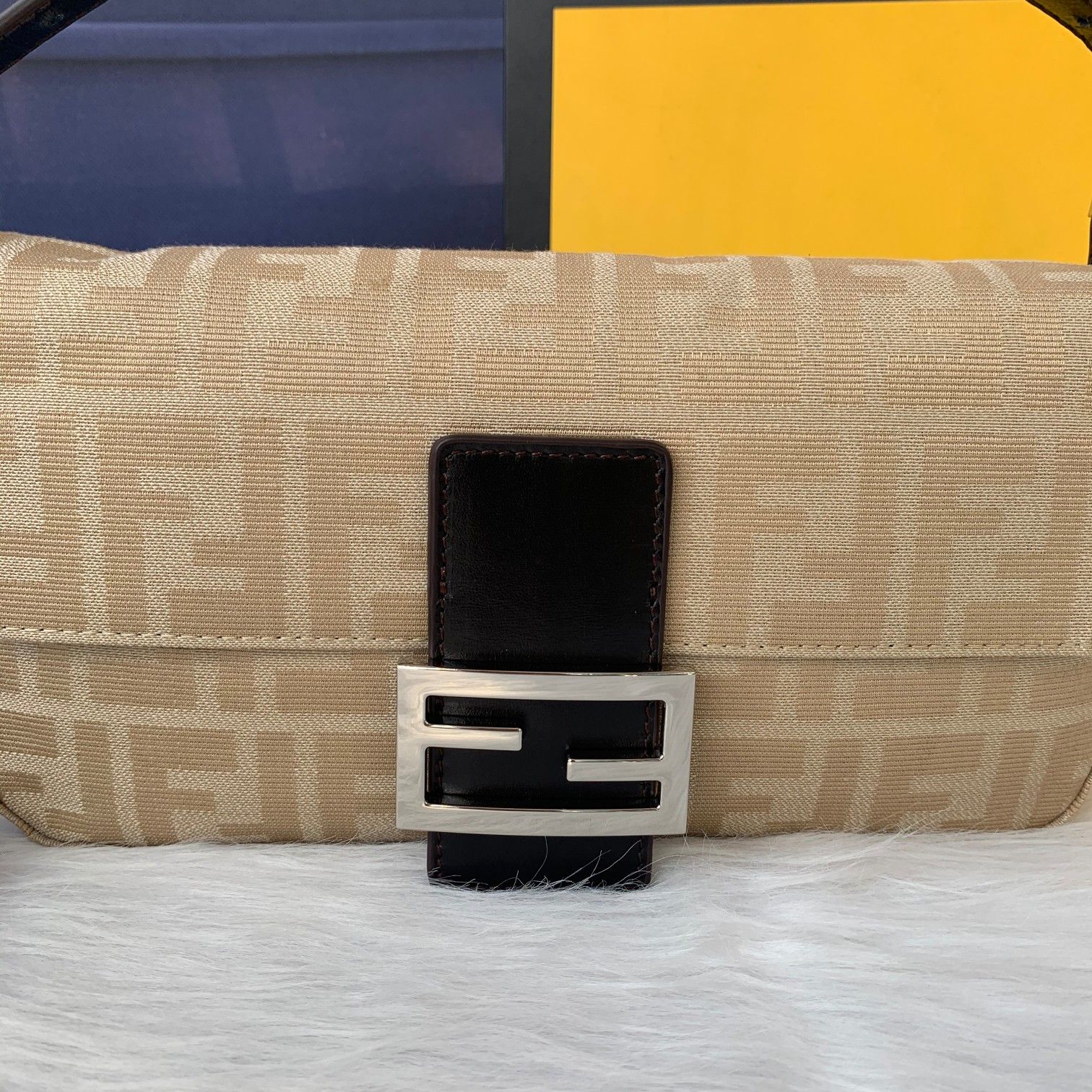 FENDI（フェンディ） メッセンジャーバッグ 25X13X4 CM-BRAND OFF