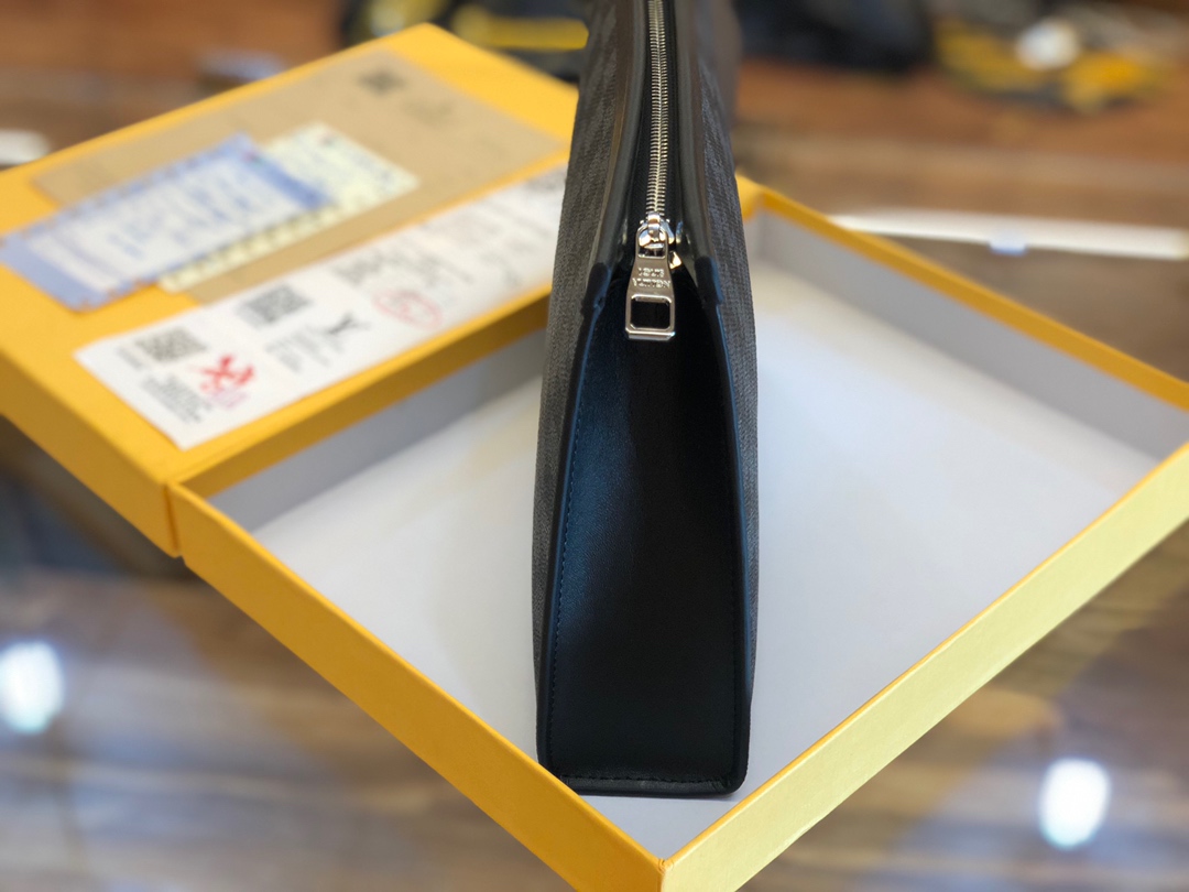 LOUIS VUITTON（ルイヴィトン）クラッチバッグ-BRAND OFF
