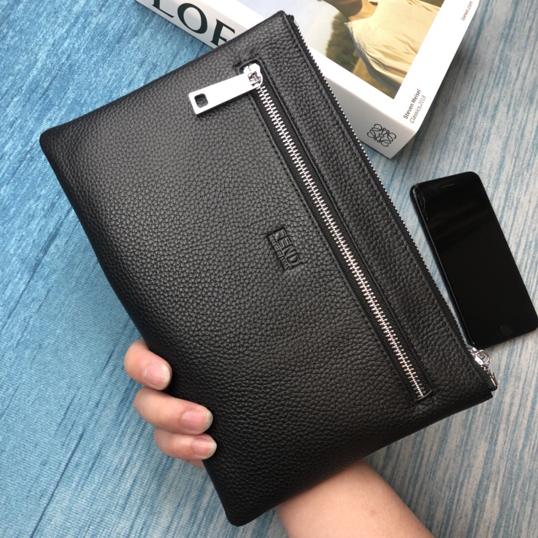 【 FENDI 公式 旗艦店】フェンディ クラッチバッグ 当日出荷 好評に付き再入荷！ 黒 30*20*1CM-BRAND OFF