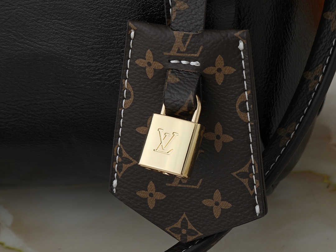 LOUIS VUITTON ルイヴィトン 大人気 ショルダーバッグ M13668 M13667-BRAND OFF