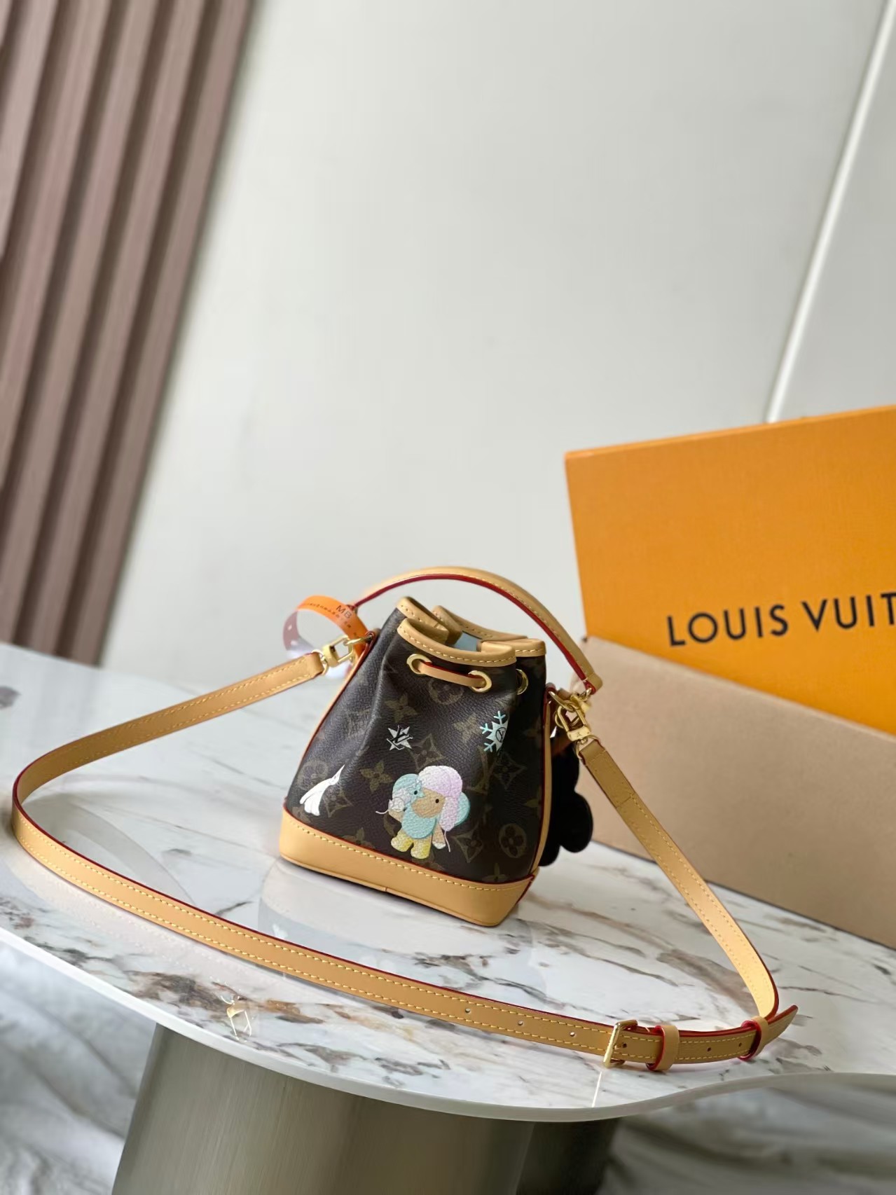 【LOUIS VUITTON旗艦店】ルイ・ヴィトン 2025年クリスマス限定 NANO NOÉ M12221-BRAND OFF