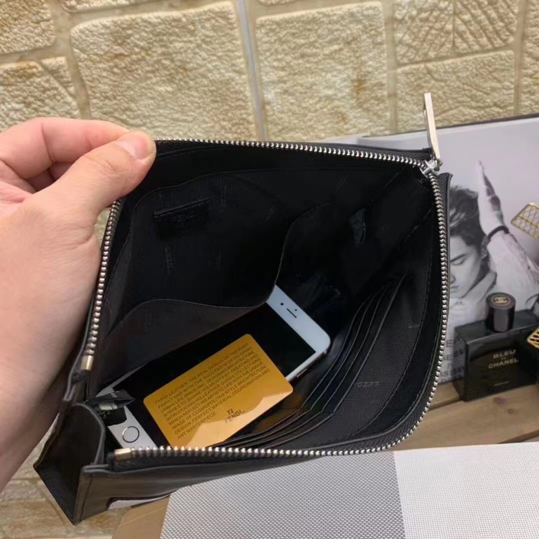 【 FENDI 公式 旗艦店】フェンディ クラッチバッグ 当日出荷 好評に付き再入荷！ 黒 30*20*1CM-BRAND OFF