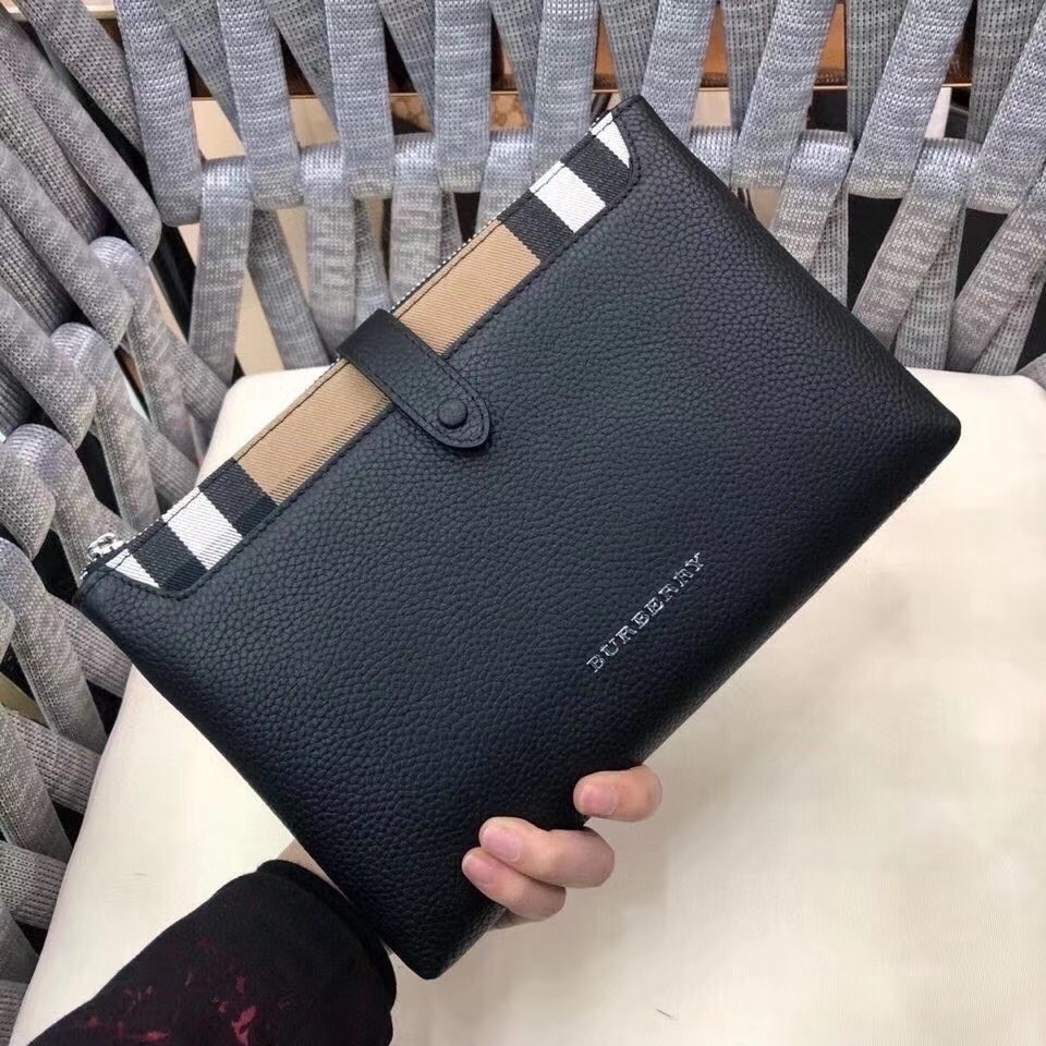【BURBERRY 公式旗艦店】バーバリー クラッチバッグ 当日出荷 好評に付き再入荷！26*17*3CM-BRAND OFF